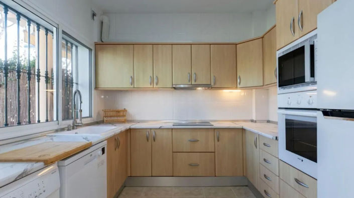 Image No.6-3 Bed Property for sale