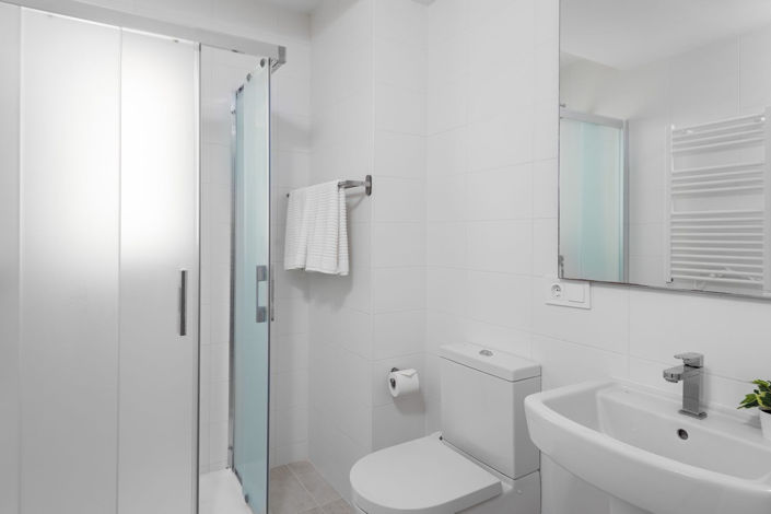 Image No.10-2 Bed Property for sale