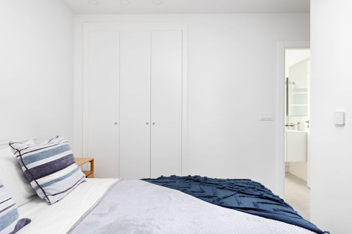 Image No.12-2 Bed Property for sale