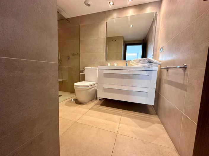 Image No.10-3 Bed Property for sale