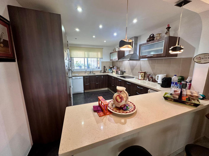 Image No.10-4 Bed Property for sale