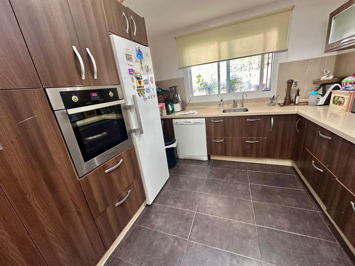 Image No.12-4 Bed Property for sale