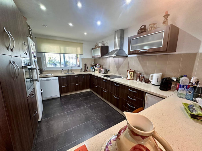 Image No.15-4 Bed Property for sale