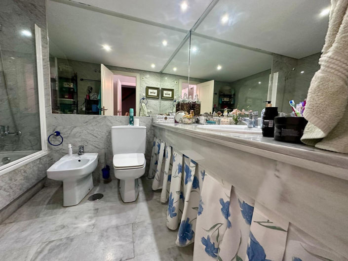 Image No.32-4 Bed Property for sale