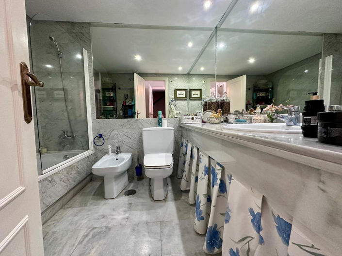 Image No.35-4 Bed Property for sale