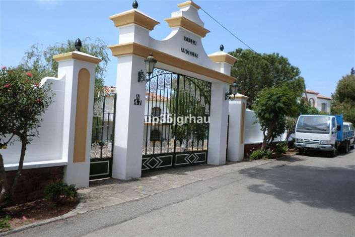 Image No.21-5 Bed Property for sale