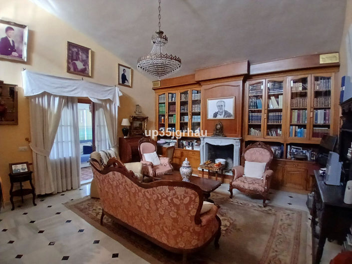 Image No.41-5 Bed Property for sale