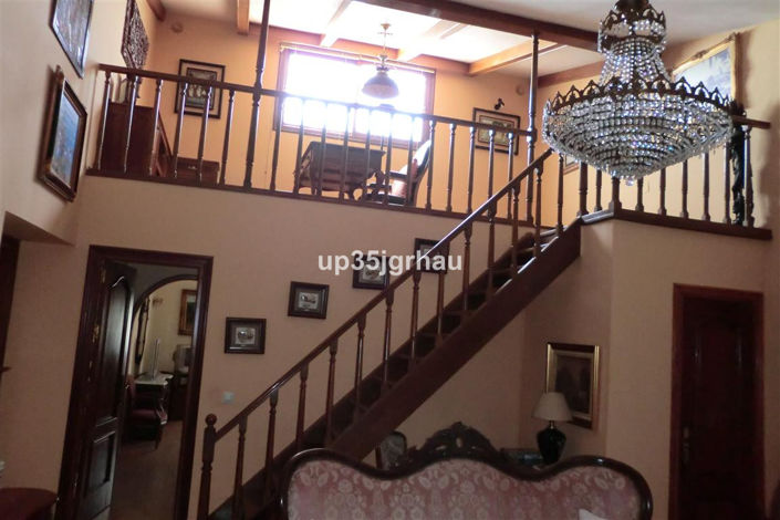 Image No.7-5 Bed Property for sale