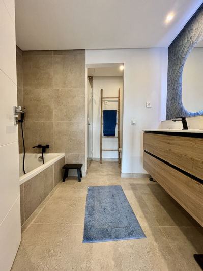 Image No.23-3 Bed Property for sale