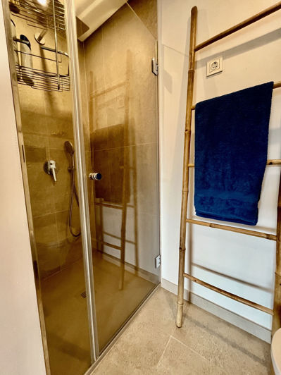 Image No.25-3 Bed Property for sale