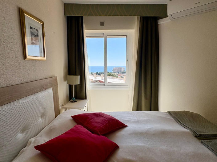 Image No.11-2 Bed Property for sale