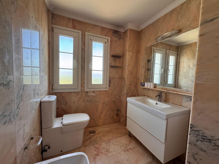 Image No.11-4 Bed Property for sale