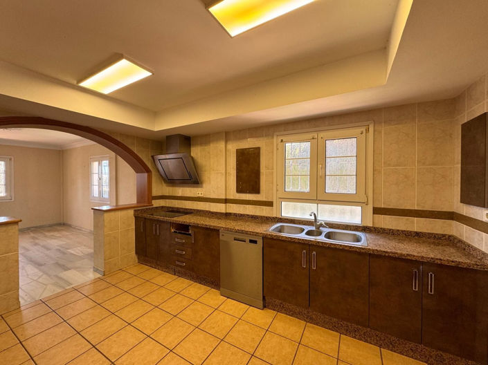 Image No.5-4 Bed Property for sale