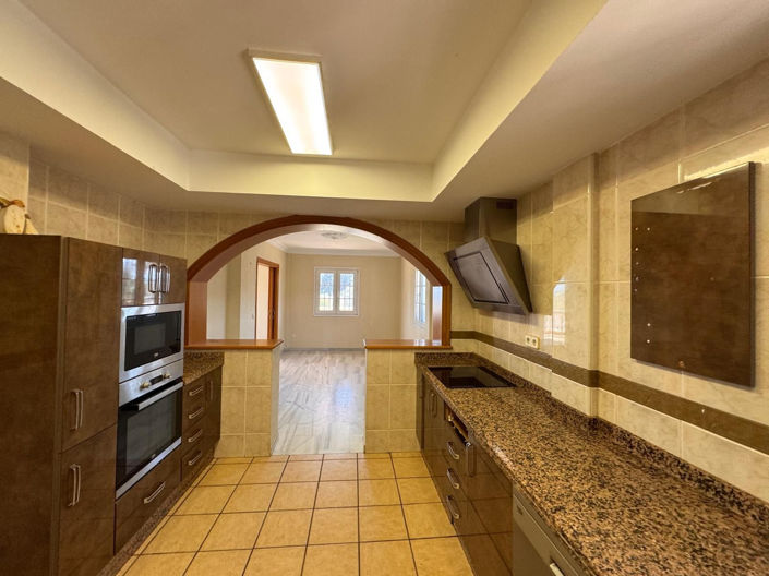 Image No.6-4 Bed Property for sale