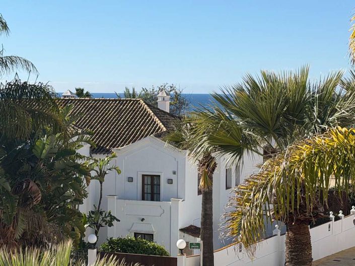 Image No.12-3 Bed Property for sale