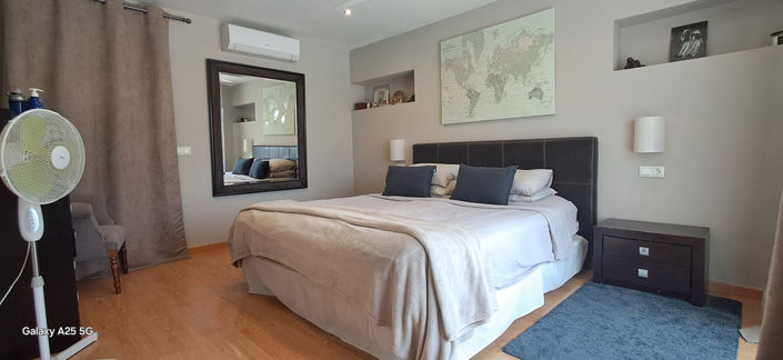 Image No.5-6 Bed Property for sale