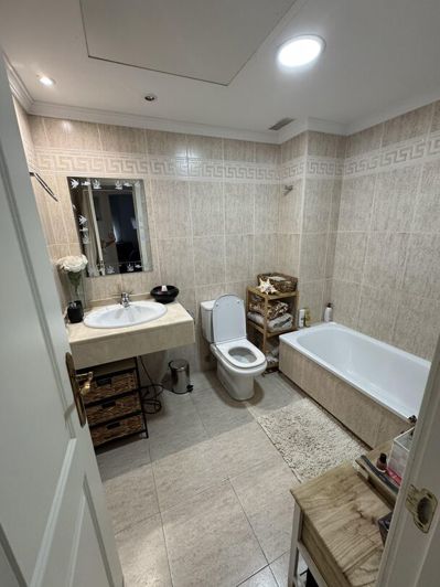 Image No.10-2 Bed Property for sale