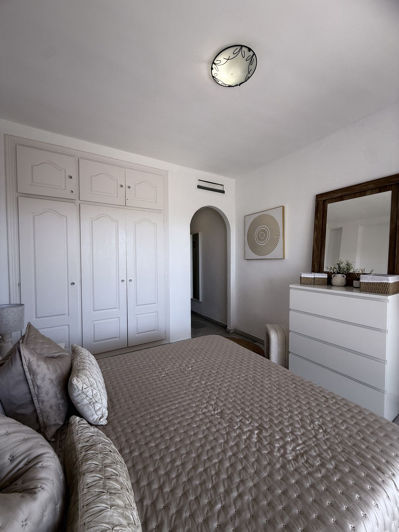 Image No.11-2 Bed Property for sale