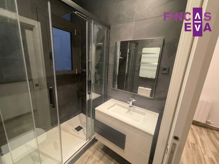 Image No.10-2 Bed Property for sale