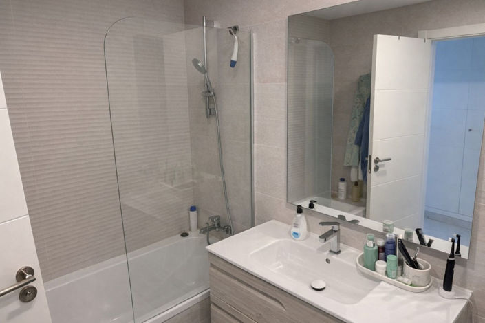 Image No.11-2 Bed Property for sale