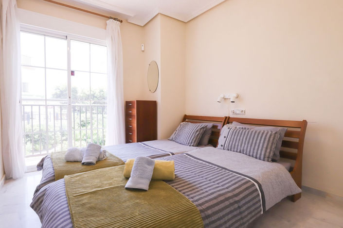 Image No.10-3 Bed Property for sale