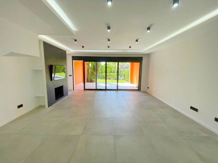 Image No.11-3 Bed Property for sale