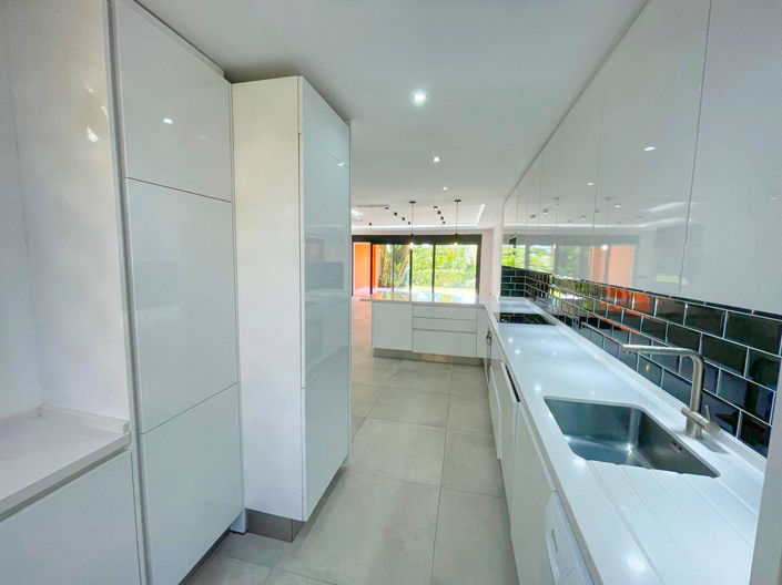 Image No.12-3 Bed Property for sale