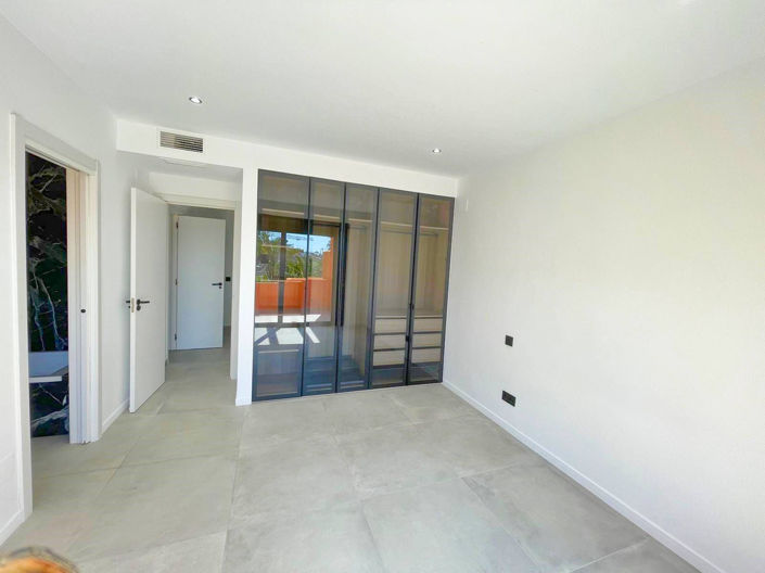 Image No.18-3 Bed Property for sale