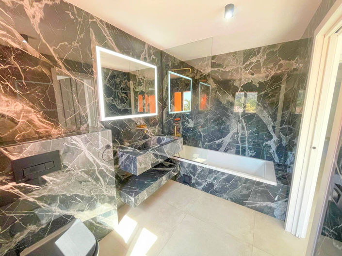 Image No.19-3 Bed Property for sale