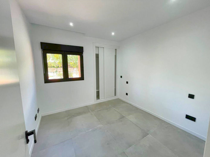 Image No.21-3 Bed Property for sale