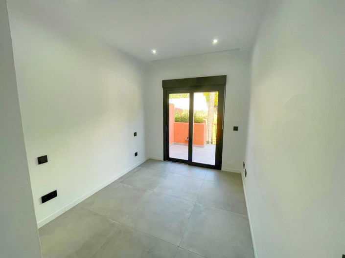 Image No.25-3 Bed Property for sale