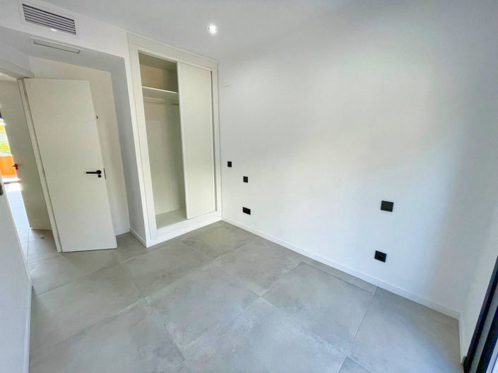 Image No.26-3 Bed Property for sale