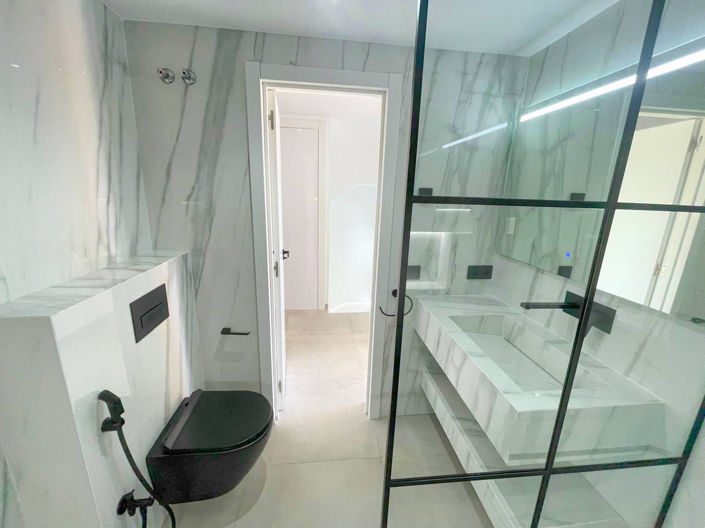 Image No.28-3 Bed Property for sale