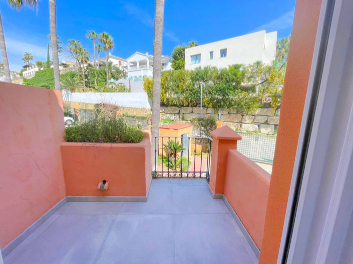 Image No.29-3 Bed Property for sale