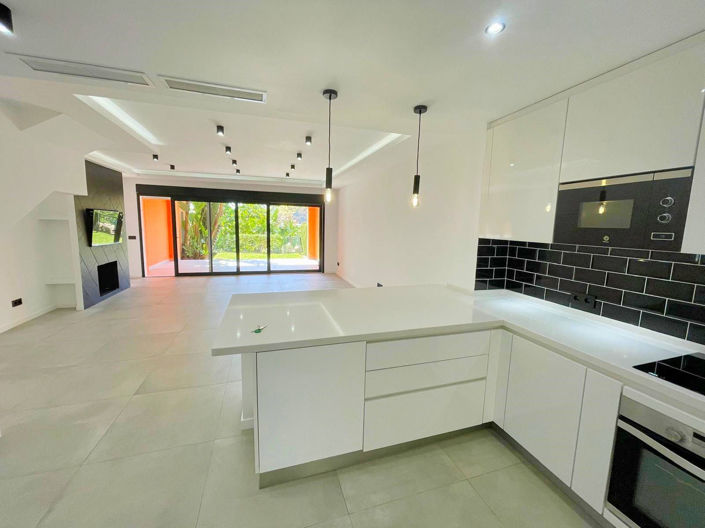 Image No.3-3 Bed Property for sale