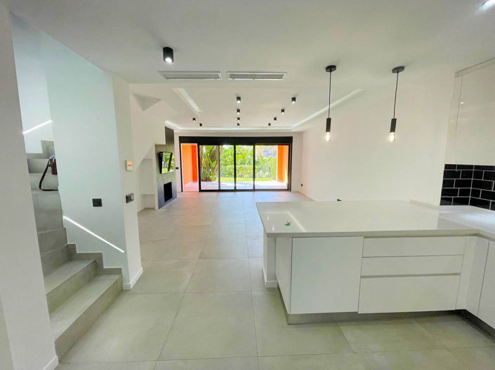 Image No.6-3 Bed Property for sale