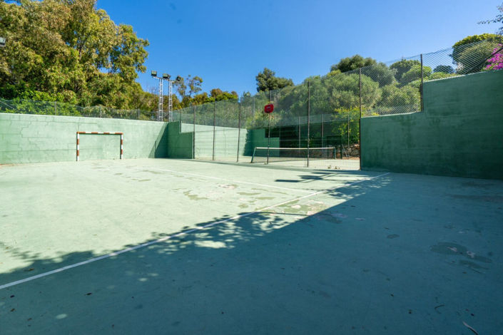 Image No.13-2 Bed Property for sale