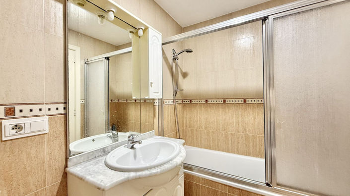 Image No.15-2 Bed Property for sale