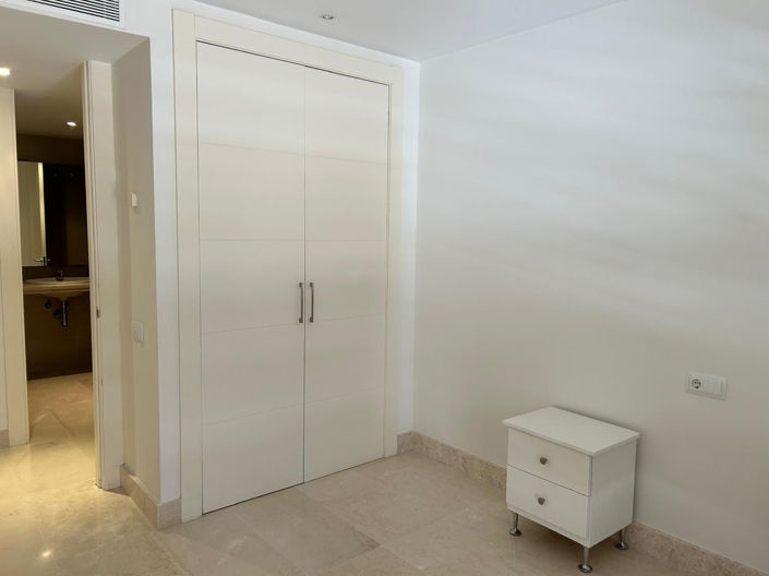 Image No.19-3 Bed Property for sale