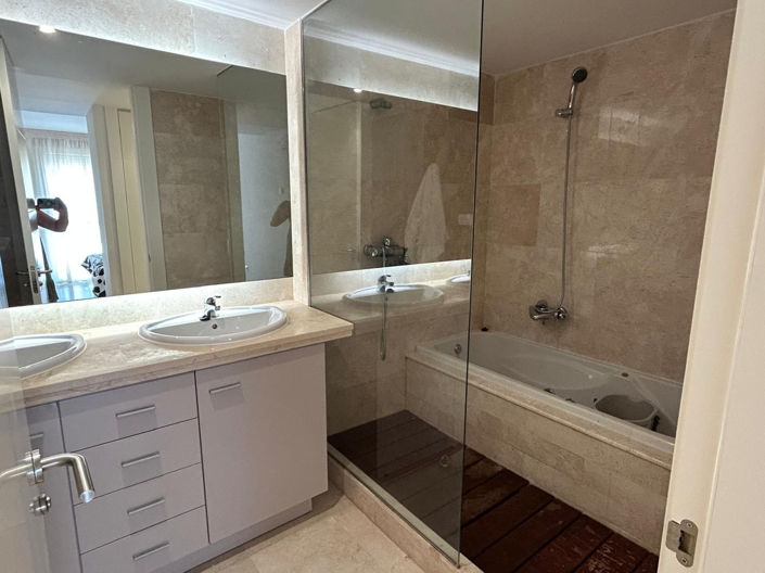 Image No.24-3 Bed Property for sale