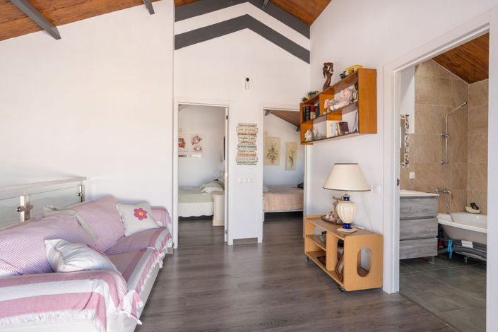 Image No.11-4 Bed Property for sale