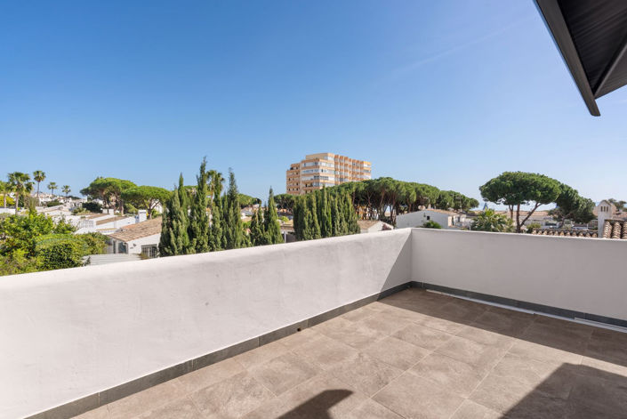 Image No.16-4 Bed Property for sale