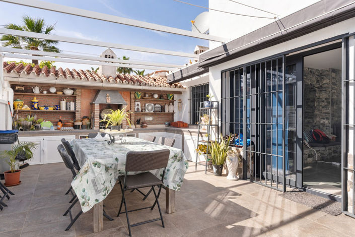 Image No.17-4 Bed Property for sale