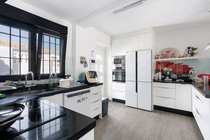 Image No.5-4 Bed Property for sale