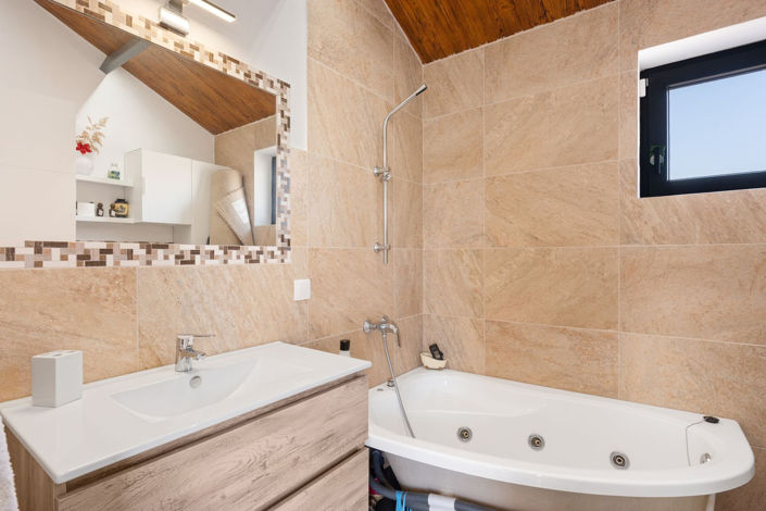 Image No.8-4 Bed Property for sale