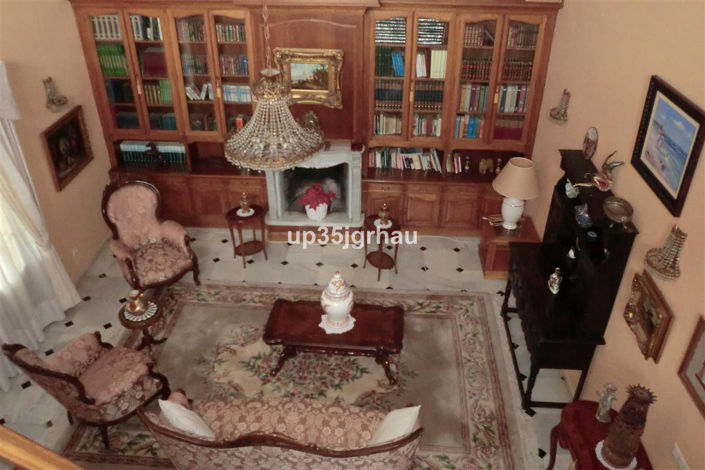 Image No.10-5 Bed Property for sale