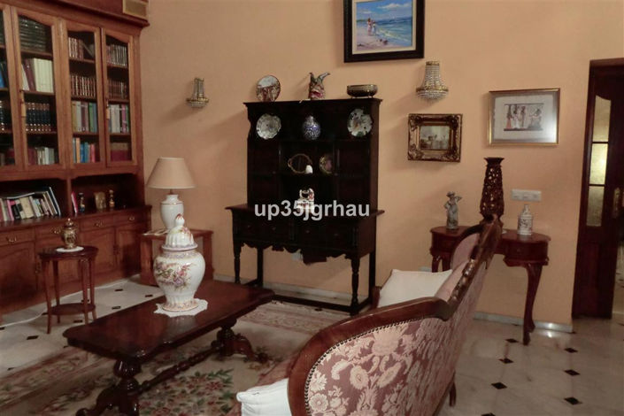 Image No.15-5 Bed Property for sale