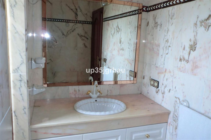 Image No.22-5 Bed Property for sale