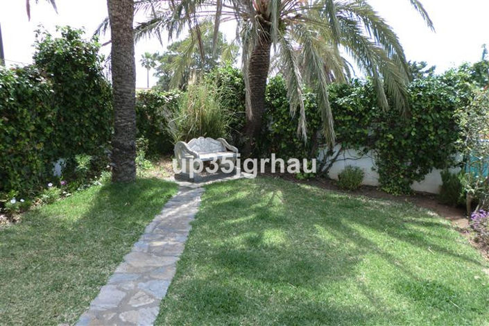 Image No.25-5 Bed Property for sale