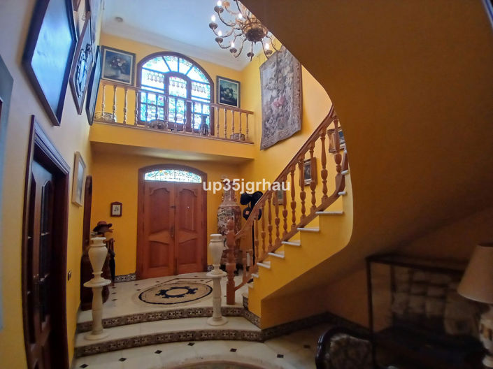 Image No.40-5 Bed Property for sale